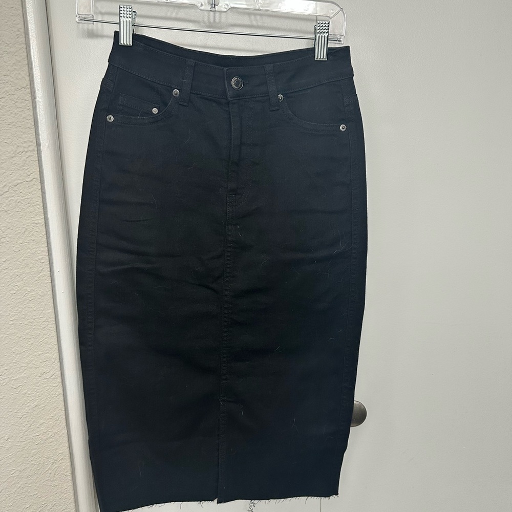 HM. Black denim midi skirt